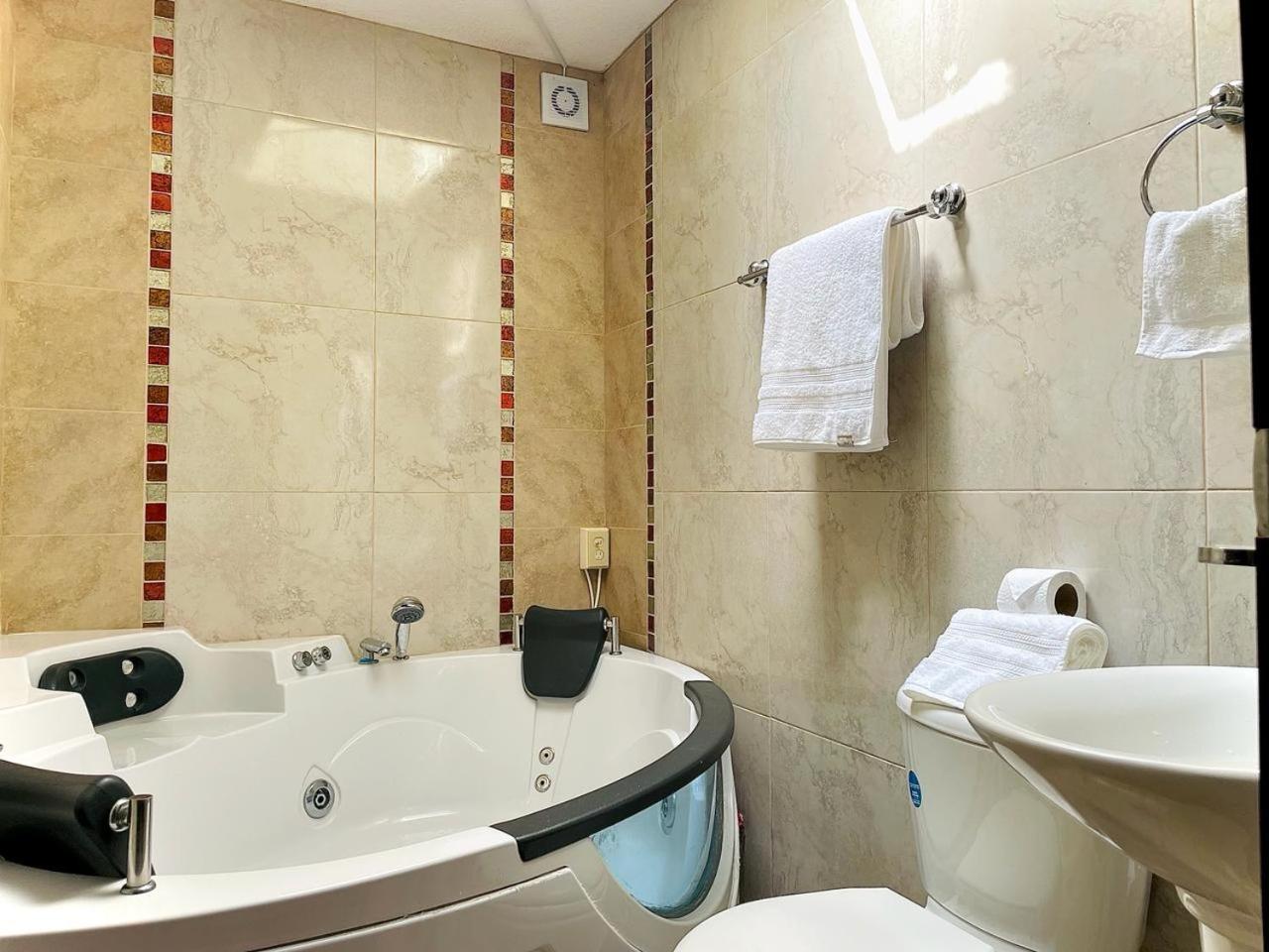 Departamento Con Jacuzzi, Balcon, Lavadora Y Garage Apartment